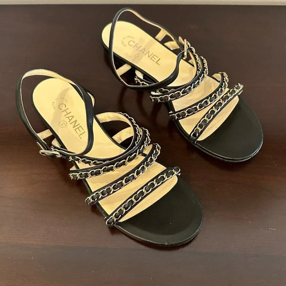 Chanel Black Leather CC Logo Chain Strap Women's Sandals Sz 40 Made in Italy